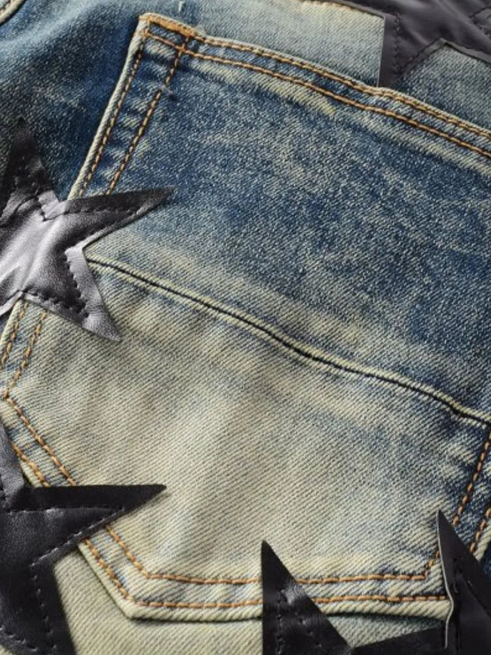 Pantalón Denim Slim Hombre – Lavado con Detalle de Estrellas