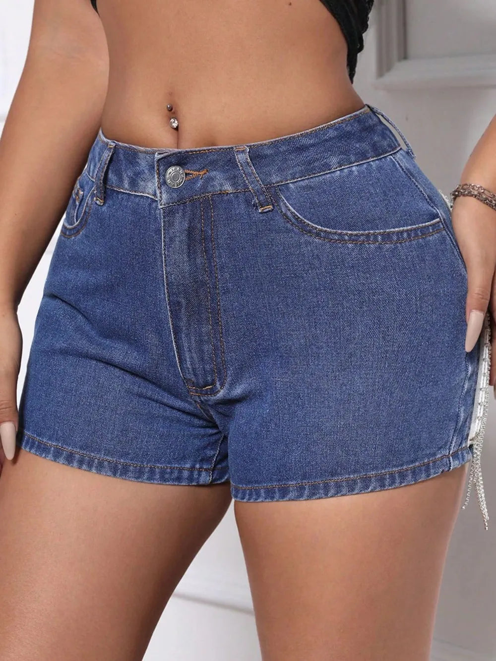 Shorts de Denim con Flecos en la Espalda y Bolsillos