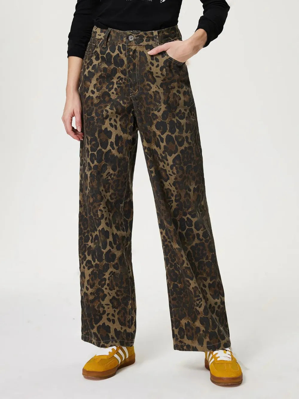 Jeans Rectos con Estampado de Leopardo – Estilo Retro